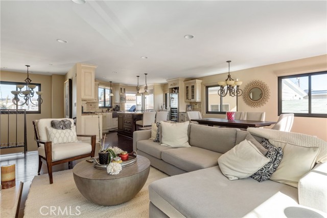 437 27th Street, Manhattan Beach, California 90266, 4 Bedrooms Bedrooms, ,3 BathroomsBathrooms,Residential,Sold,27th,SB21036239