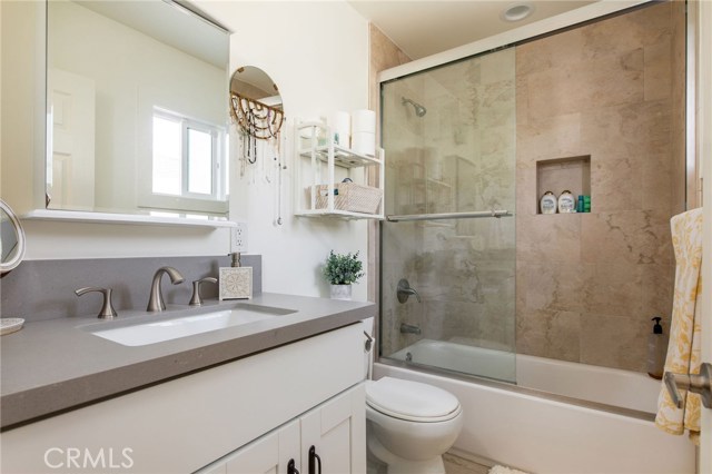 1012 Avenue C, Redondo Beach, California 90277, 4 Bedrooms Bedrooms, ,2 BathroomsBathrooms,Residential,Sold,Avenue C,SB19263287