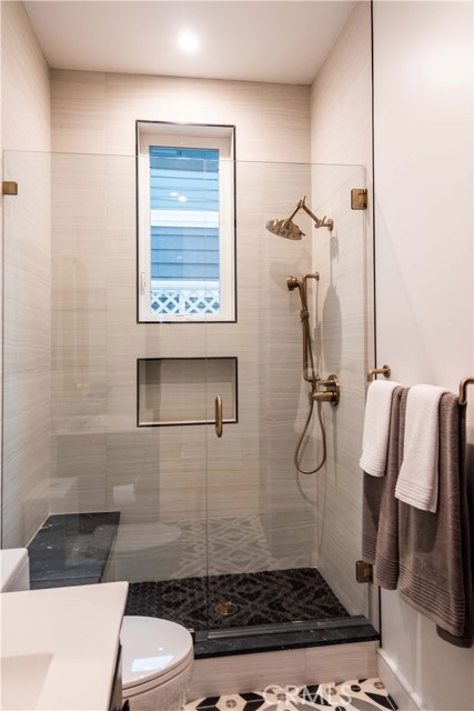 2009 Pine Avenue, Manhattan Beach, California 90266, 5 Bedrooms Bedrooms, ,2 BathroomsBathrooms,Residential,Sold,Pine,SB19000193