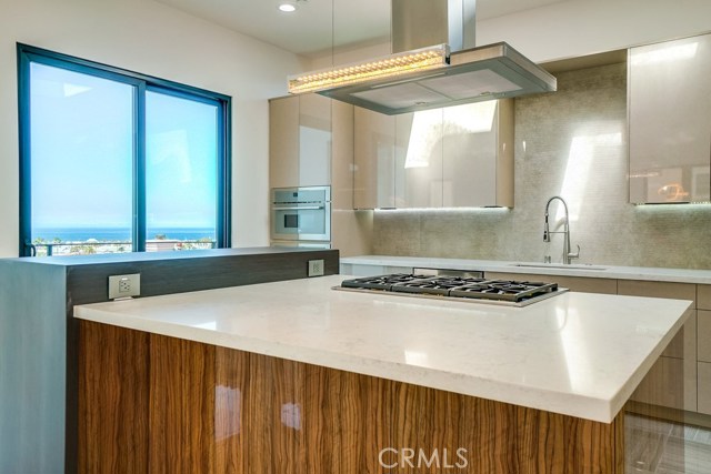 521 Helberta Avenue, Redondo Beach, California 90277, 4 Bedrooms Bedrooms, ,3 BathroomsBathrooms,Residential,Sold,Helberta,SB19088015