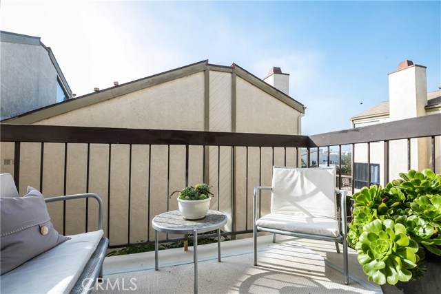 703 4th Street, Hermosa Beach, California 90254, 2 Bedrooms Bedrooms, ,2 BathroomsBathrooms,Residential,Sold,4th,SB21006412