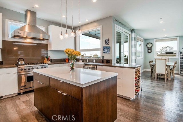 1074 7th Street, Hermosa Beach, California 90254, 4 Bedrooms Bedrooms, ,3 BathroomsBathrooms,Residential,Sold,7th,SB19068500