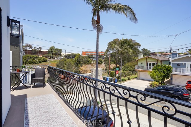 1737 Steinhart Avenue, Redondo Beach, California 90278, 3 Bedrooms Bedrooms, ,2 BathroomsBathrooms,Residential,Sold,Steinhart,SB21124098