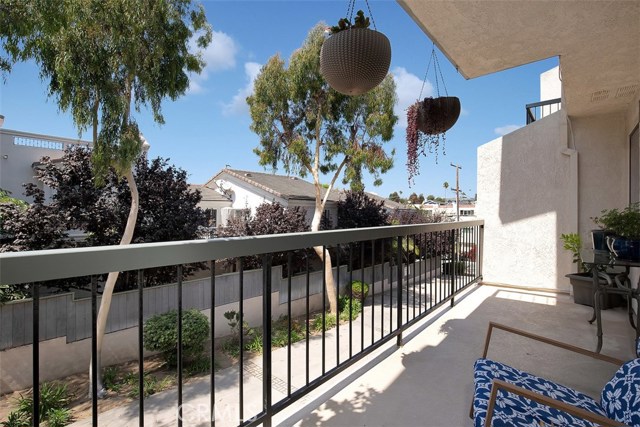 2016 Mathews Avenue, Redondo Beach, California 90278, 2 Bedrooms Bedrooms, ,3 BathroomsBathrooms,Residential,Sold,Mathews,SW19218319