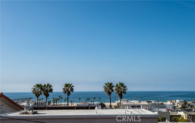 White water views from rooftop deck, perfect for entertaining or just relaxing.