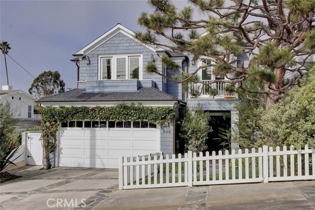 649 26th Street, Manhattan Beach, California 90266, 5 Bedrooms Bedrooms, ,4 BathroomsBathrooms,Residential,Sold,26th,SB21027371
