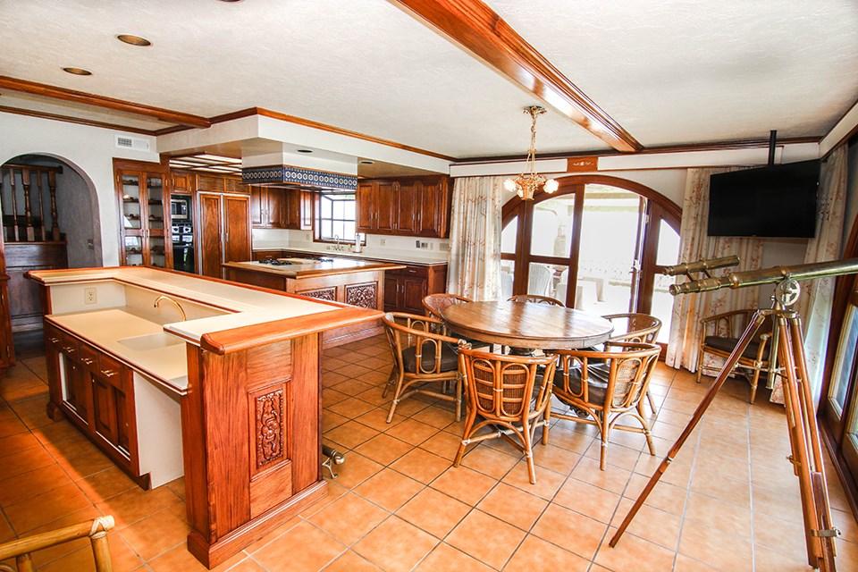 Kitchen with Private Bar