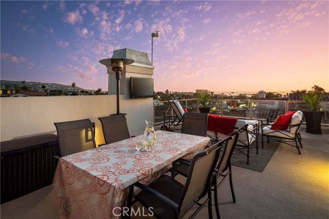 233 Helberta Avenue, Redondo Beach, California 90277, 4 Bedrooms Bedrooms, ,2 BathroomsBathrooms,Residential,Sold,Helberta,SB19225770