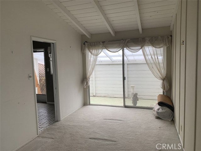 dining area to side patio & kitchen
