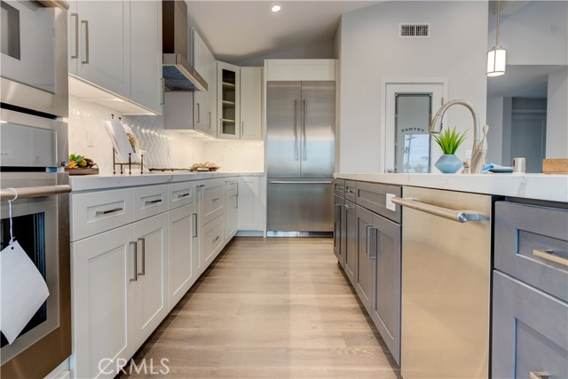 1401 Corona Street, Hermosa Beach, California 90254, 4 Bedrooms Bedrooms, ,3 BathroomsBathrooms,Residential,Sold,Corona,SB20015755