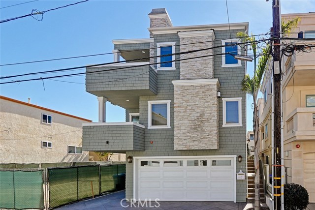 Two car garage plus an adjacent car port PLUS parking directly in front of the garage - parking spots for 4!!