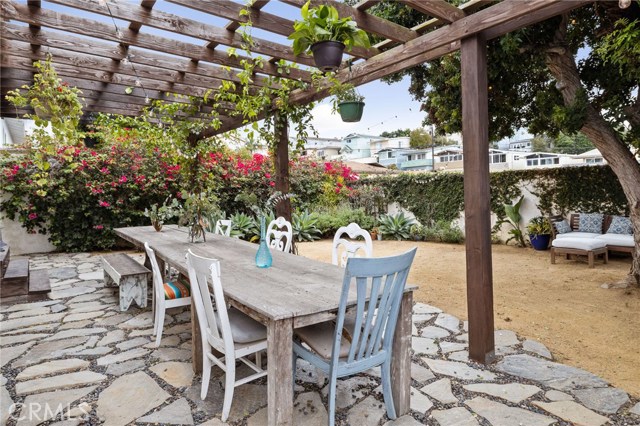 1708 Spreckels Lane, Redondo Beach, California 90278, 3 Bedrooms Bedrooms, ,2 BathroomsBathrooms,Residential,Sold,Spreckels,SB20220711