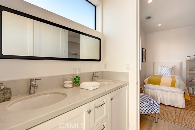 3604 Walnut Avenue, Manhattan Beach, California 90266, 5 Bedrooms Bedrooms, ,2 BathroomsBathrooms,Residential,Sold,Walnut,SB19038586