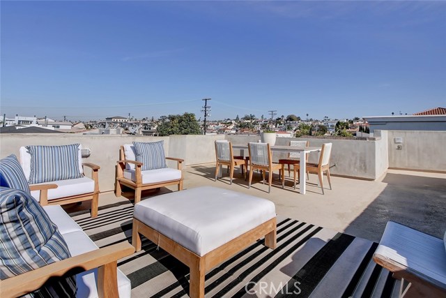 712 2nd Street, Hermosa Beach, California 90254, 4 Bedrooms Bedrooms, ,3 BathroomsBathrooms,Residential,Sold,2nd,SB20263075