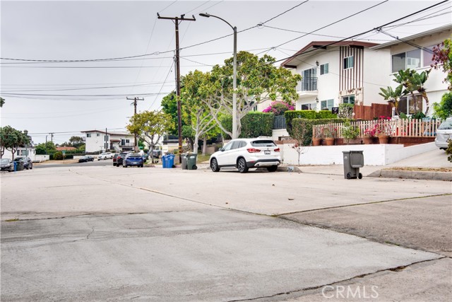 703 El Redondo Avenue, Redondo Beach, California 90277, ,Residential Income,Sold,El Redondo,SB21146588