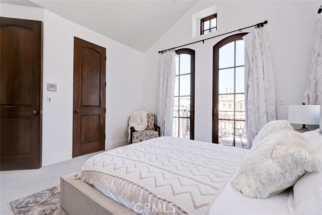 3212 Maple Avenue, Manhattan Beach, California 90266, 5 Bedrooms Bedrooms, ,2 BathroomsBathrooms,Residential,Sold,Maple,SB21060468