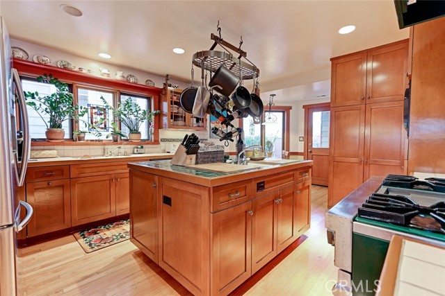 539 4th Street, Manhattan Beach, California 90266, 4 Bedrooms Bedrooms, ,3 BathroomsBathrooms,Residential,Sold,4th,SB21030047