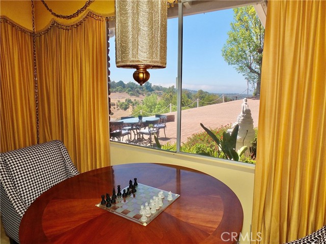 Play a game of chess, checkers or scrabble while taking in great vistas