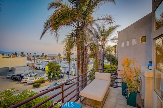 1401 Manhattan Avenue, Hermosa Beach, California 90254, 4 Bedrooms Bedrooms, ,3 BathroomsBathrooms,Residential,Sold,Manhattan,SB19160041