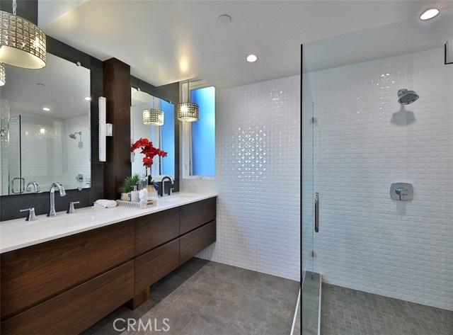 Master bath, dual sinks, frameless shower