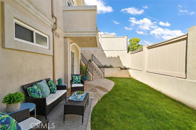 Grassy Backyard, patio, planter and separate entrance option