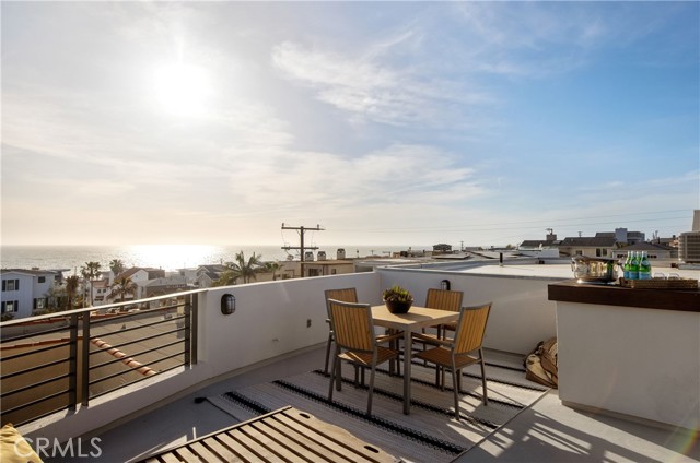 316 26th Street, Hermosa Beach, California 90254, 4 Bedrooms Bedrooms, ,2 BathroomsBathrooms,Residential,Sold,26th,SB21076670