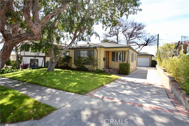 1216 18th Street, Manhattan Beach, California 90266, 3 Bedrooms Bedrooms, ,1 BathroomBathrooms,Residential,Sold,18th,SB19080474