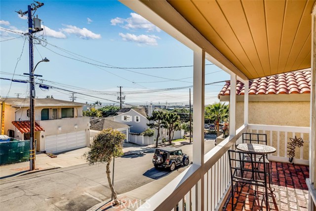 521 13th Street, Manhattan Beach, California 90266, 3 Bedrooms Bedrooms, ,1 BathroomBathrooms,Residential,Sold,13th,PW19054857