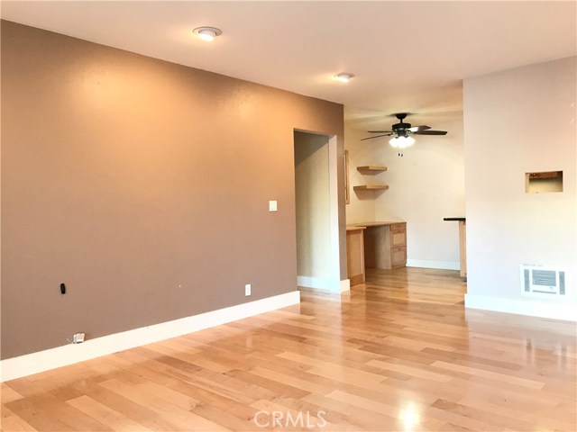 Light and Bright Livingroom.