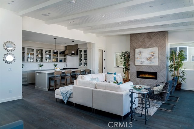 1121 Manhattan Ave, Hermosa Beach, California 90254, 4 Bedrooms Bedrooms, ,2 BathroomsBathrooms,Residential,Sold,Manhattan Ave,SB18116434