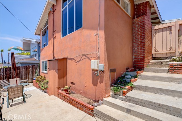 1965 Manhattan Avenue, Hermosa Beach, California 90254, 3 Bedrooms Bedrooms, ,2 BathroomsBathrooms,Residential,Sold,Manhattan,SB20021506