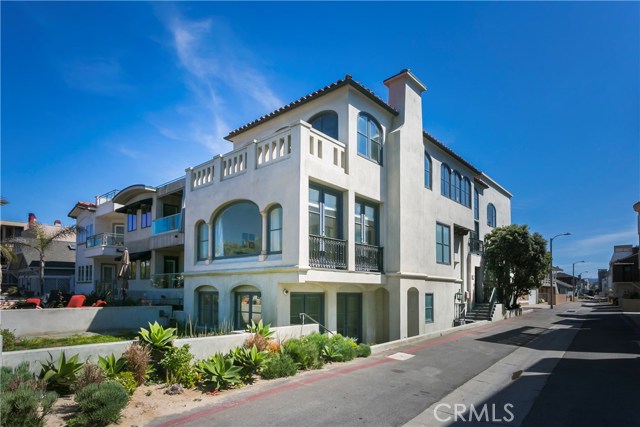 733 Beach Drive, Hermosa Beach, California 90254, 4 Bedrooms Bedrooms, ,3 BathroomsBathrooms,Residential,Sold,Beach,SB17071813