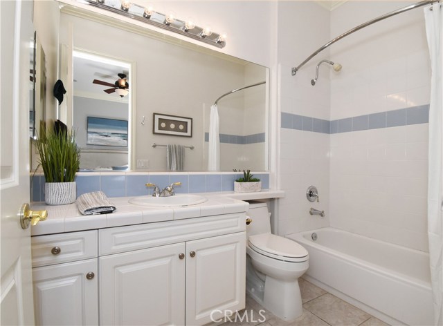 Bathroom connected to the junior master.