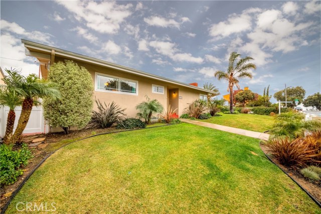 400 Avenue D Avenue, Redondo Beach, California 90277, 2 Bedrooms Bedrooms, ,1 BathroomBathrooms,Residential,Sold,Avenue D,SB19032912