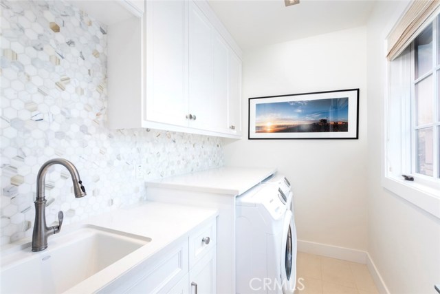 Laundry room with sink