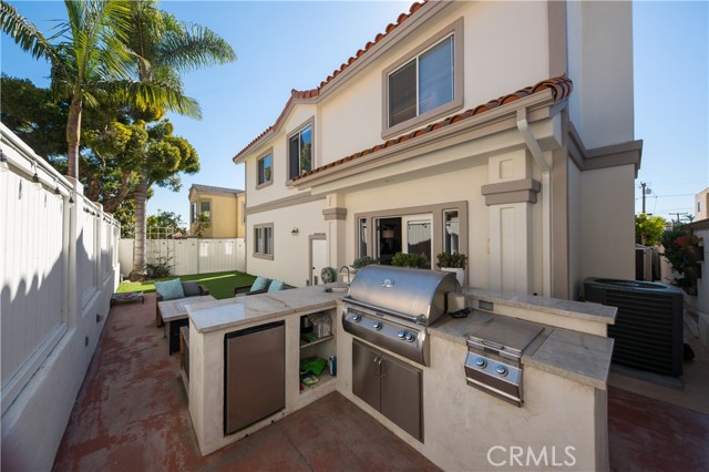 1705 Marshallfield Lane, Redondo Beach, California 90278, 4 Bedrooms Bedrooms, ,2 BathroomsBathrooms,Residential,Sold,Marshallfield,SB21036062