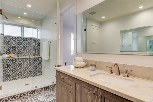 124 Guadalupe Avenue, Redondo Beach, California 90277, 3 Bedrooms Bedrooms, ,2 BathroomsBathrooms,Residential,Sold,Guadalupe,SB19041169