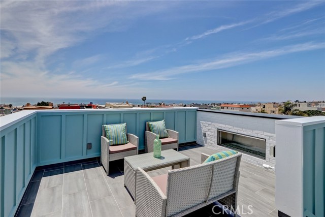 700 Loma Drive, Hermosa Beach, California 90254, 3 Bedrooms Bedrooms, ,3 BathroomsBathrooms,Residential,Sold,Loma,SB18137113