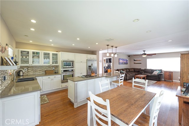 2201 Robinson Street, Redondo Beach, California 90278, 2 Bedrooms Bedrooms, ,1 BathroomBathrooms,Residential,Sold,Robinson,SB20178302