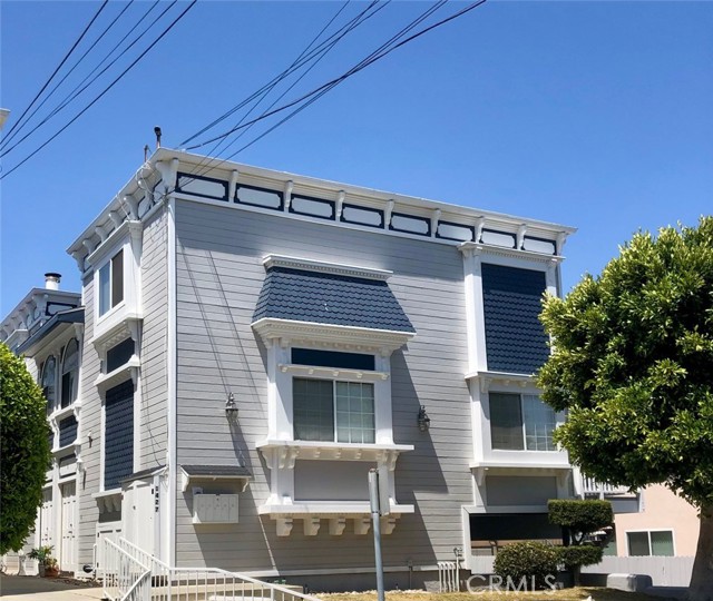 1427 12th Street, Manhattan Beach, California 90266, 2 Bedrooms Bedrooms, ,3 BathroomsBathrooms,Residential,Sold,12th,SB21102526