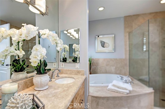 618 Broadway, Redondo Beach, California 90277, 3 Bedrooms Bedrooms, ,2 BathroomsBathrooms,Residential,Sold,Broadway,SB17101227