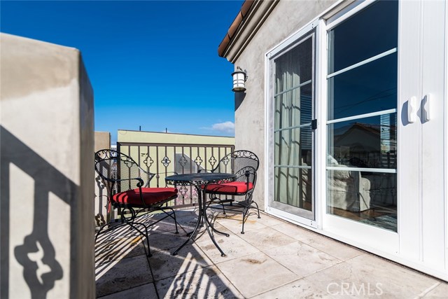161 1st Court, Hermosa Beach, California 90254, 3 Bedrooms Bedrooms, ,3 BathroomsBathrooms,Residential,Sold,1st,SB18066739