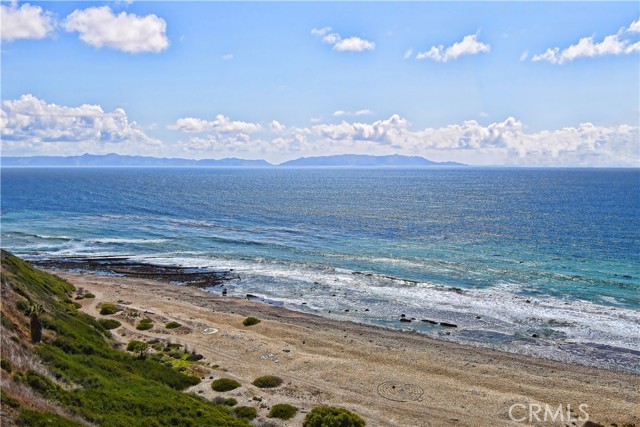 4170 Maritime view of the totally private beach, surf and Catalina!