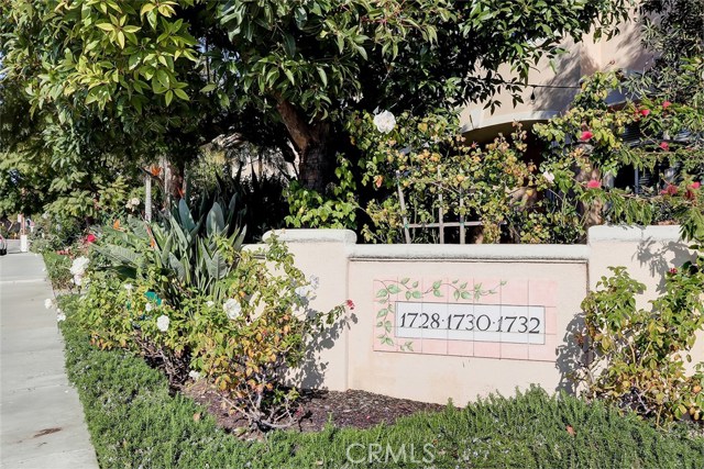 Excellent location in N. Redondo Beach with easy access to award winning schools, shops, and restaurants.