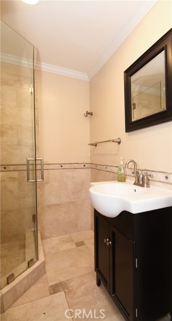 Master bath with frame less shower