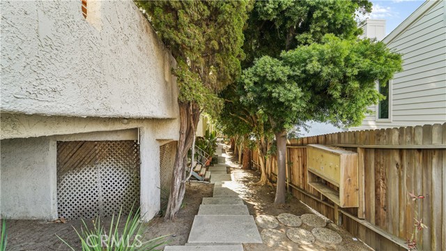 Walkway to Back units