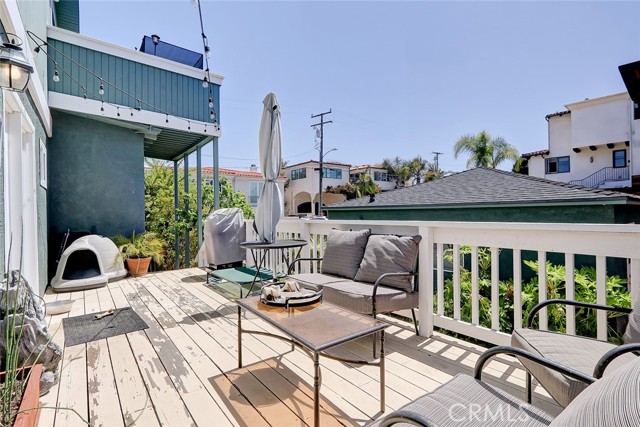 978 5th Street, Hermosa Beach, California 90254, 4 Bedrooms Bedrooms, ,2 BathroomsBathrooms,Residential,Sold,5th,SB21080244