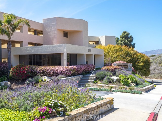 3200 La Rotonda Drive, Rancho Palos Verdes, California 90275, 2 Bedrooms Bedrooms, ,2 BathroomsBathrooms,Residential,Sold,La Rotonda,PV21075544