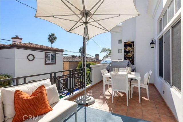 720 Manhattan Beach Boulevard, Manhattan Beach, California 90266, 2 Bedrooms Bedrooms, ,2 BathroomsBathrooms,Residential,Sold,Manhattan Beach,SB20242786