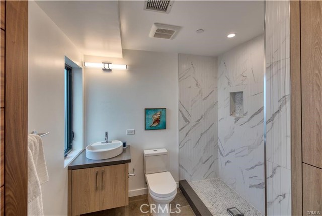 946 8th Street, Hermosa Beach, California 90254, 4 Bedrooms Bedrooms, ,3 BathroomsBathrooms,Residential,Sold,8th,SB20005641
